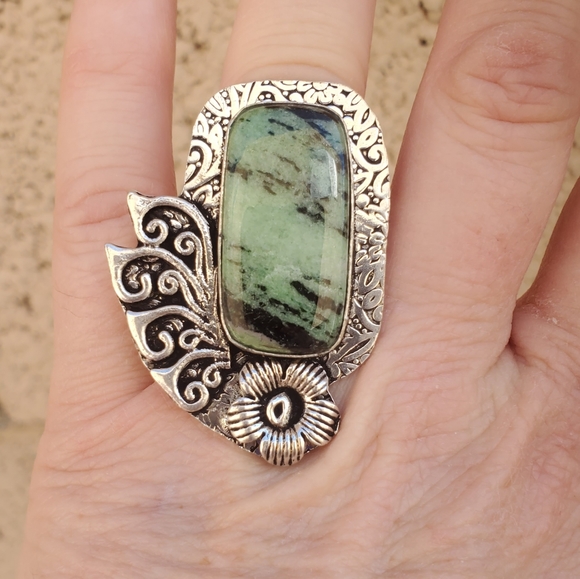 New Ruby Zoisite Carved 925 Silver Statement Ring. - Picture 6 of 16